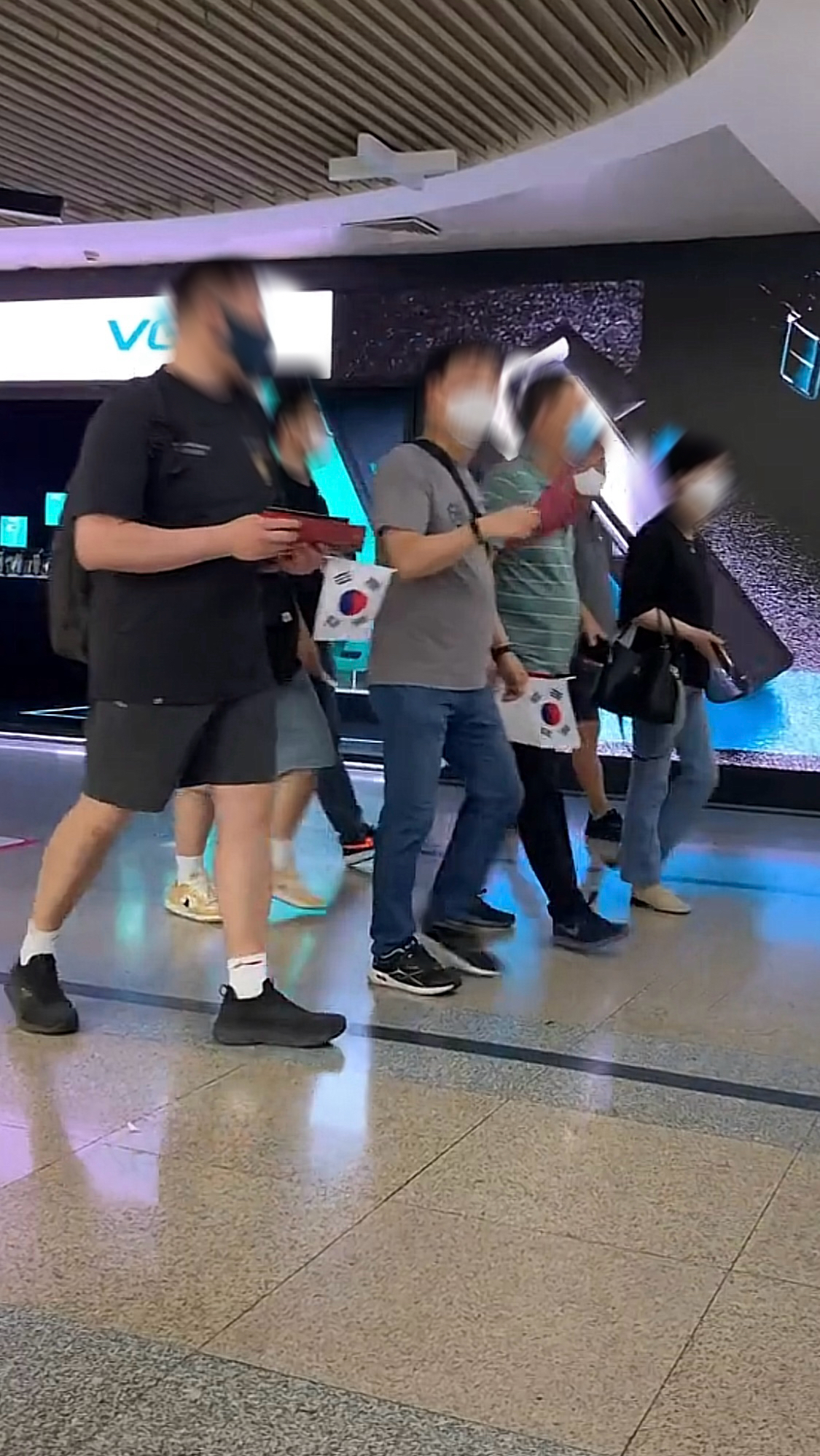 이우시장 다양한 상품 카테고리 진열 모습